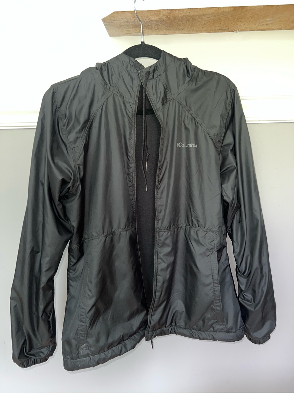 Columbia Women’s Black Lightweight Hooded Jacket